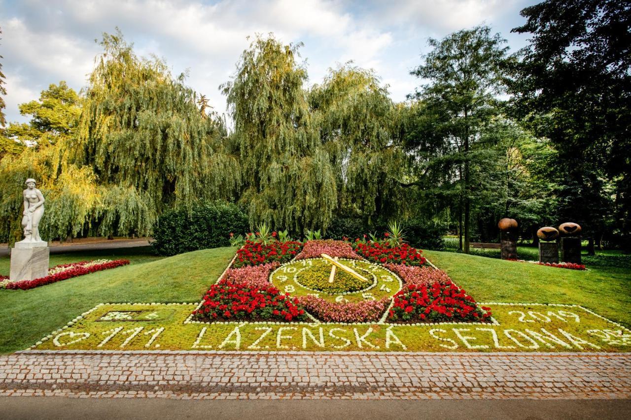 Hotel Bellevue Tlapak Podebrady Luaran gambar