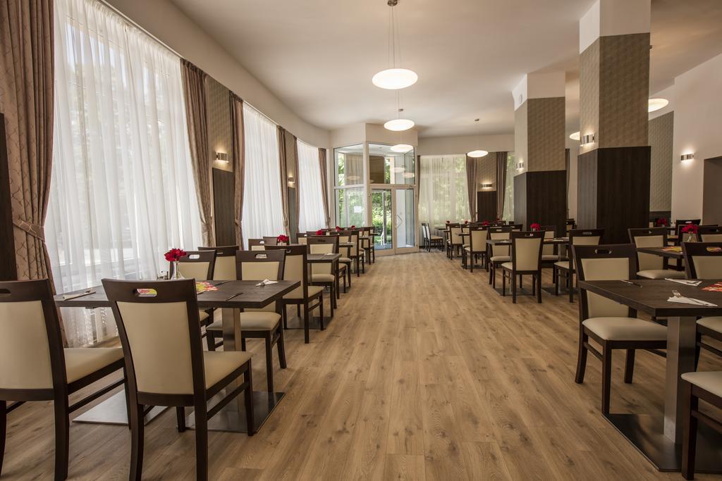 Hotel Bellevue Tlapak Podebrady Luaran gambar
