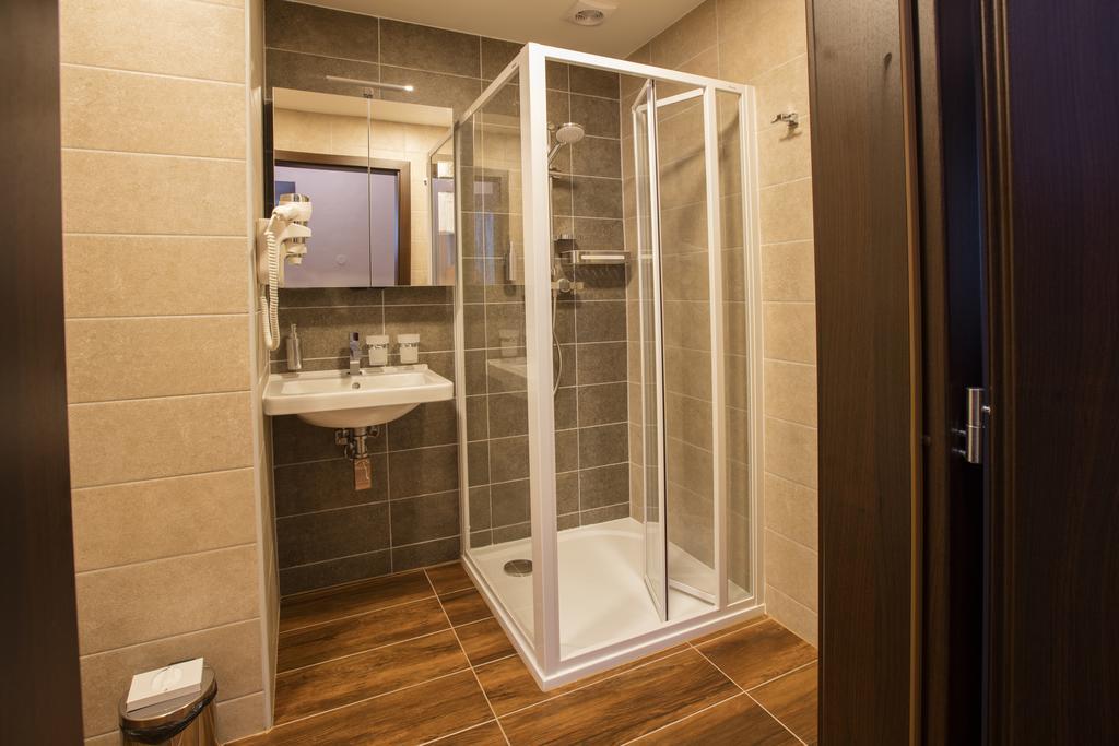 Hotel Bellevue Tlapak Podebrady Luaran gambar