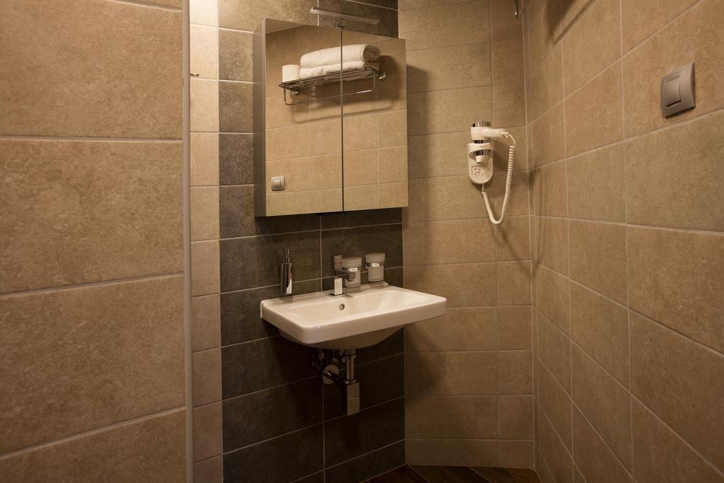 Hotel Bellevue Tlapak Podebrady Luaran gambar