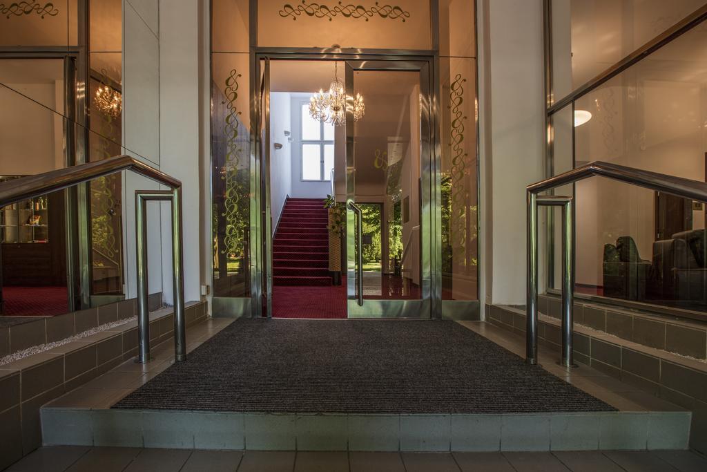 Hotel Bellevue Tlapak Podebrady Luaran gambar