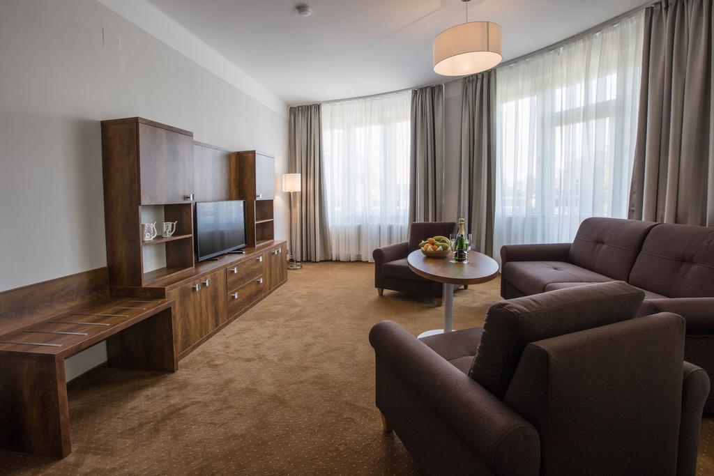 Hotel Bellevue Tlapak Podebrady Luaran gambar