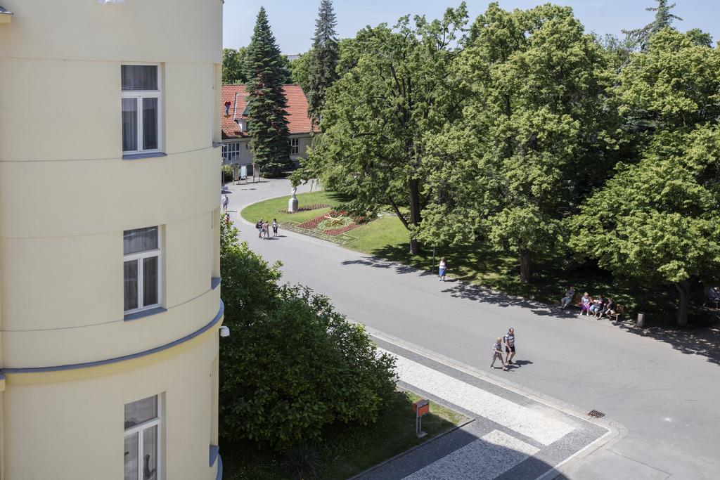 Hotel Bellevue Tlapak Podebrady Luaran gambar