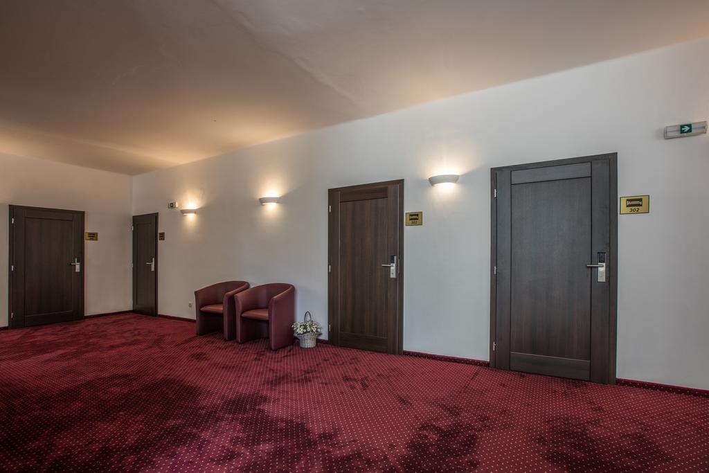 Hotel Bellevue Tlapak Podebrady Luaran gambar