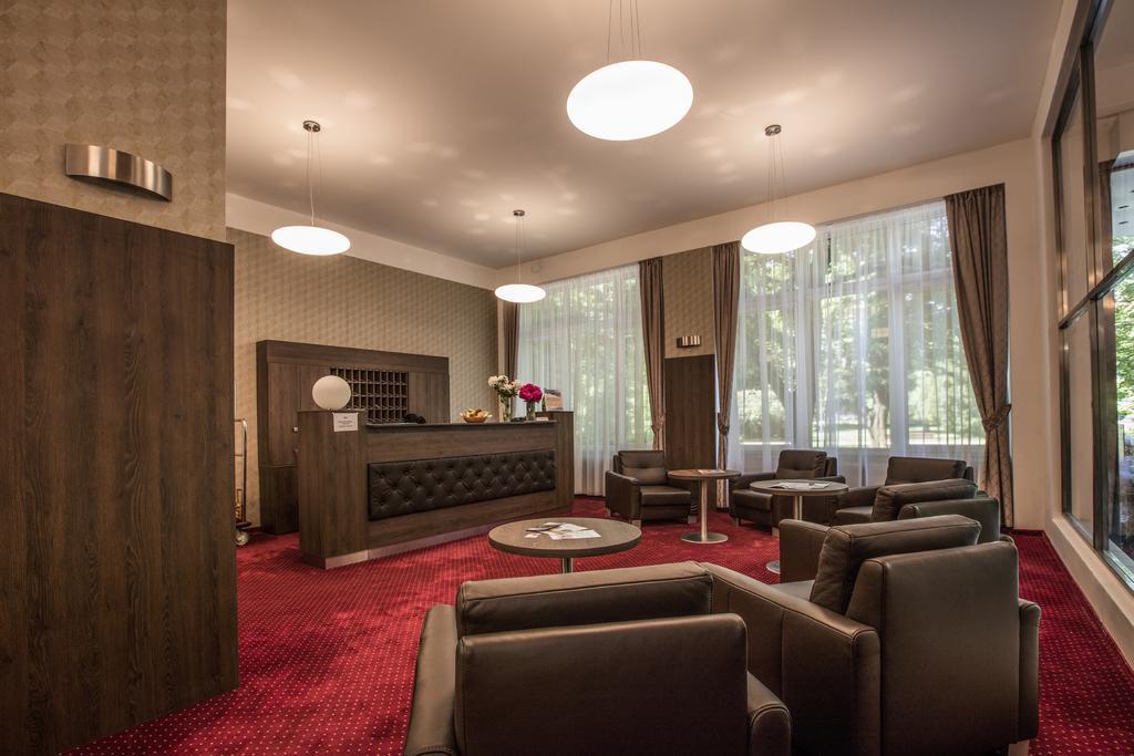 Hotel Bellevue Tlapak Podebrady Luaran gambar