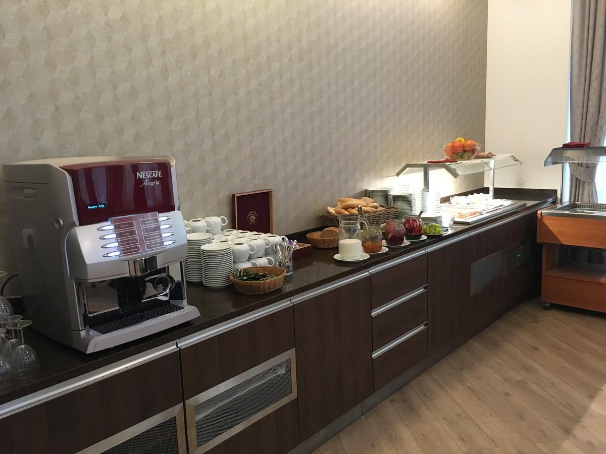 Hotel Bellevue Tlapak Podebrady Luaran gambar